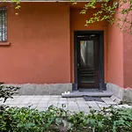 Top Center The Coffee House One Bedroom Apartment