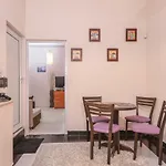 Top Center The Coffee House One Bedroom Apartment