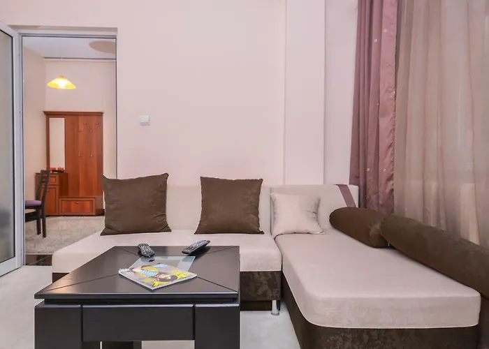 Top Center The Coffee House One Bedroom Apartment