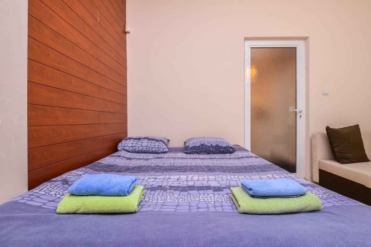 Center The Coffee House One Bedroom Apartemen *
