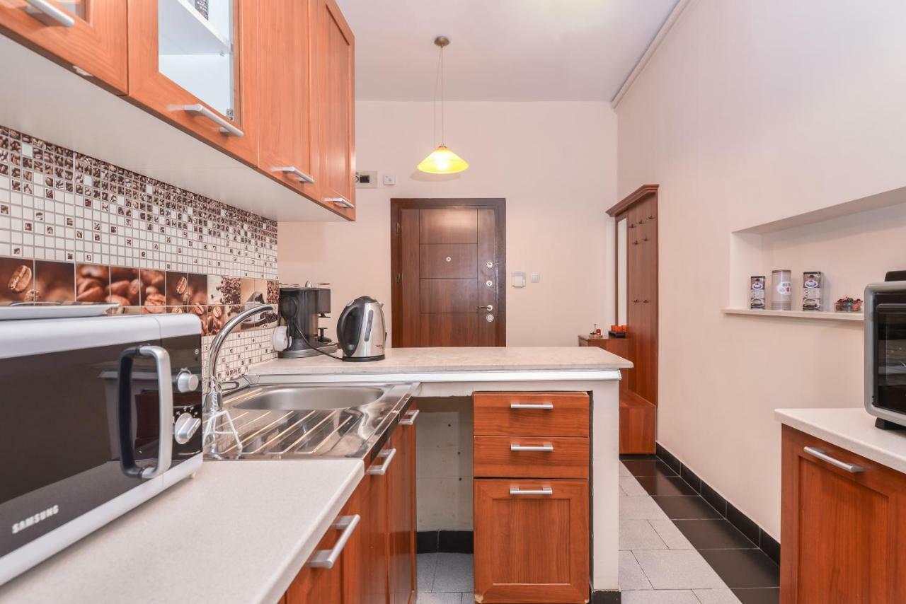 Center The Coffee House One Bedroom Apartemen