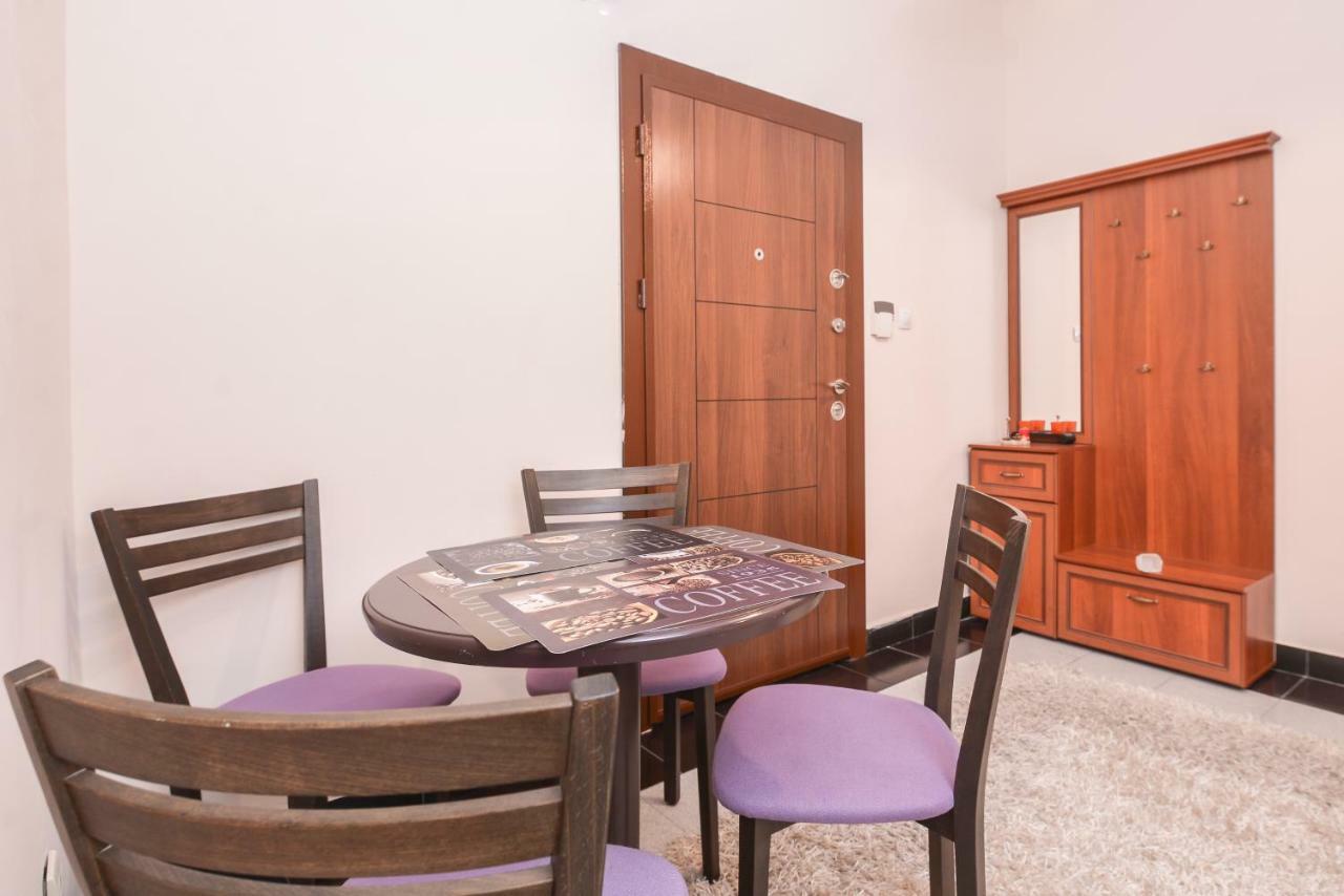 Center The Coffee House One Bedroom Apartemen
